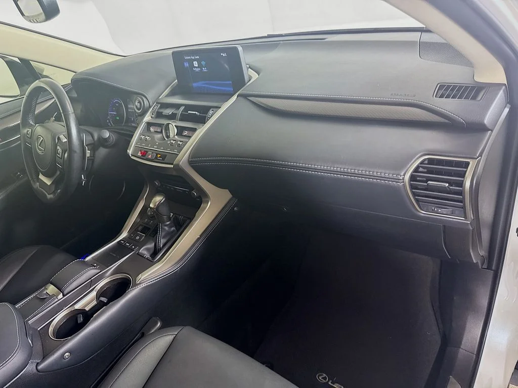 Used 2021 Eminent White Pearl Lexus Base image 25