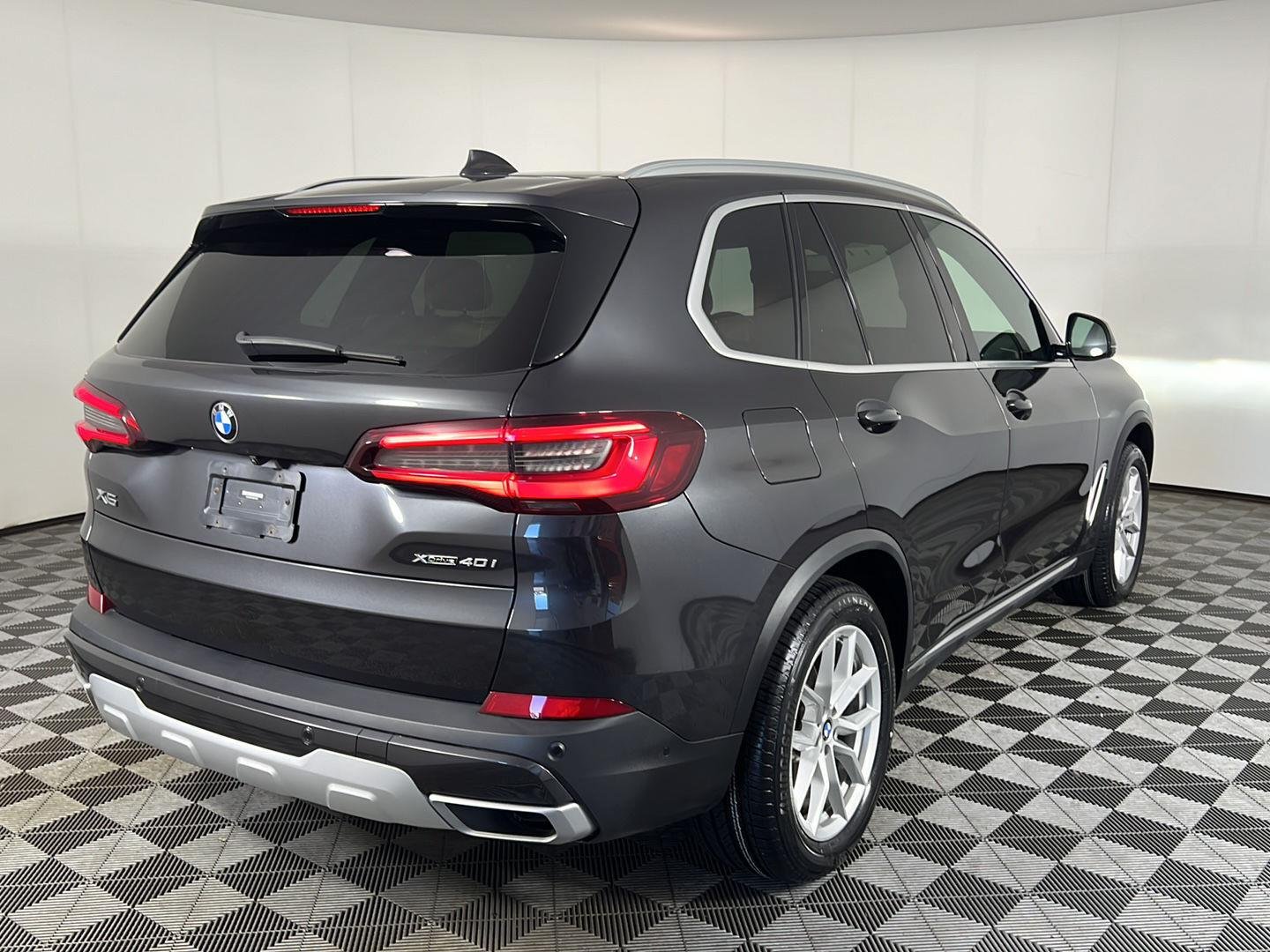 Used 2021  BMW xDrive40i image 5