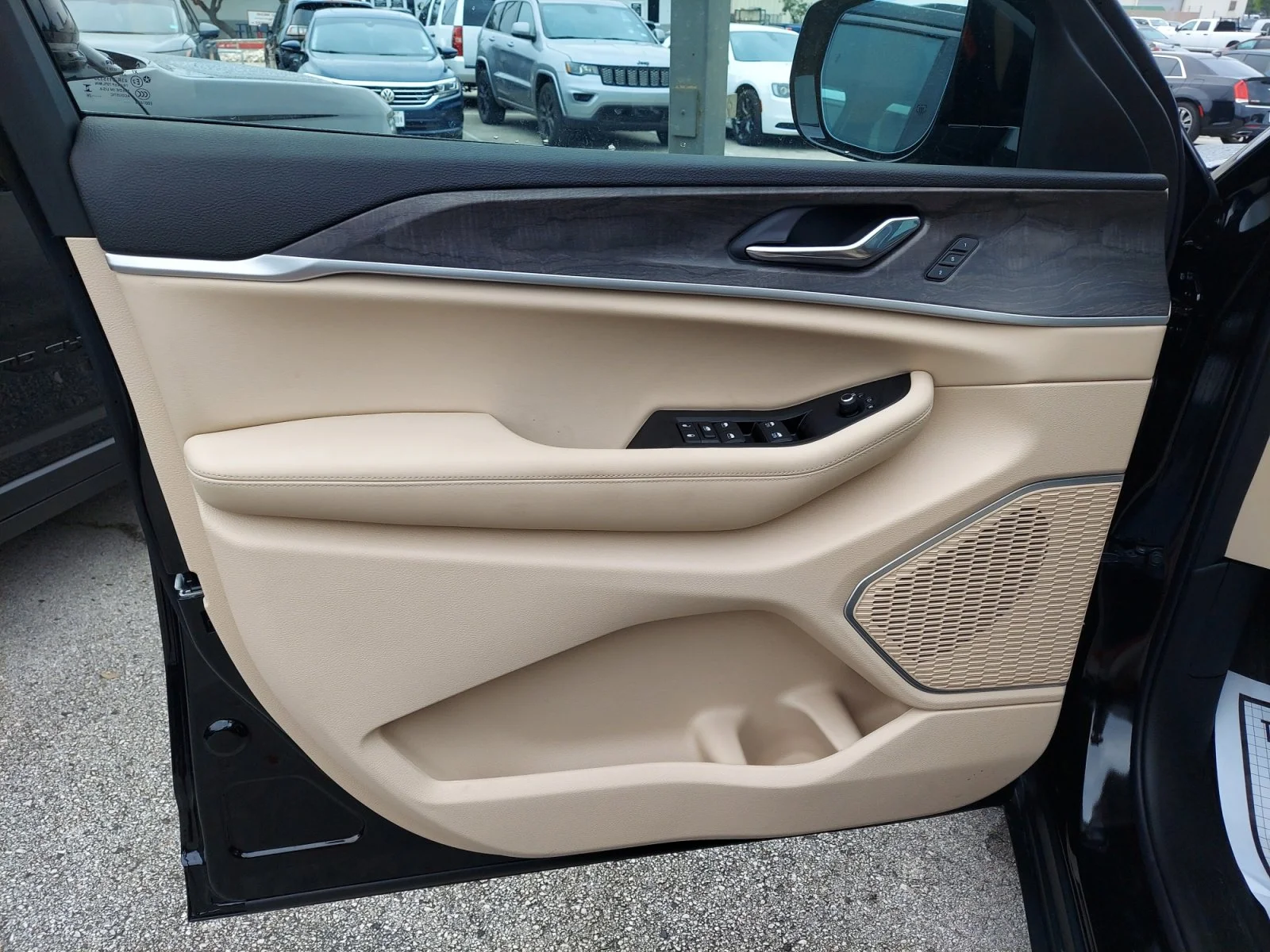 New 2026 Diamond Black Crystal Pearlcoat Jeep Limited image 29
