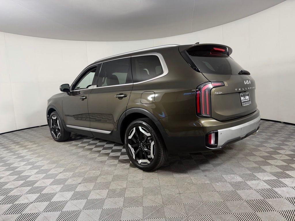 Certified Used 2023 Green Kia EX image 10