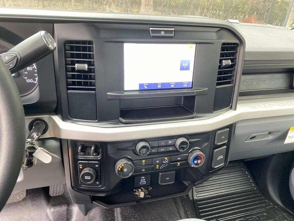 New 2026 Oxford White Ford F-450® XL image 18