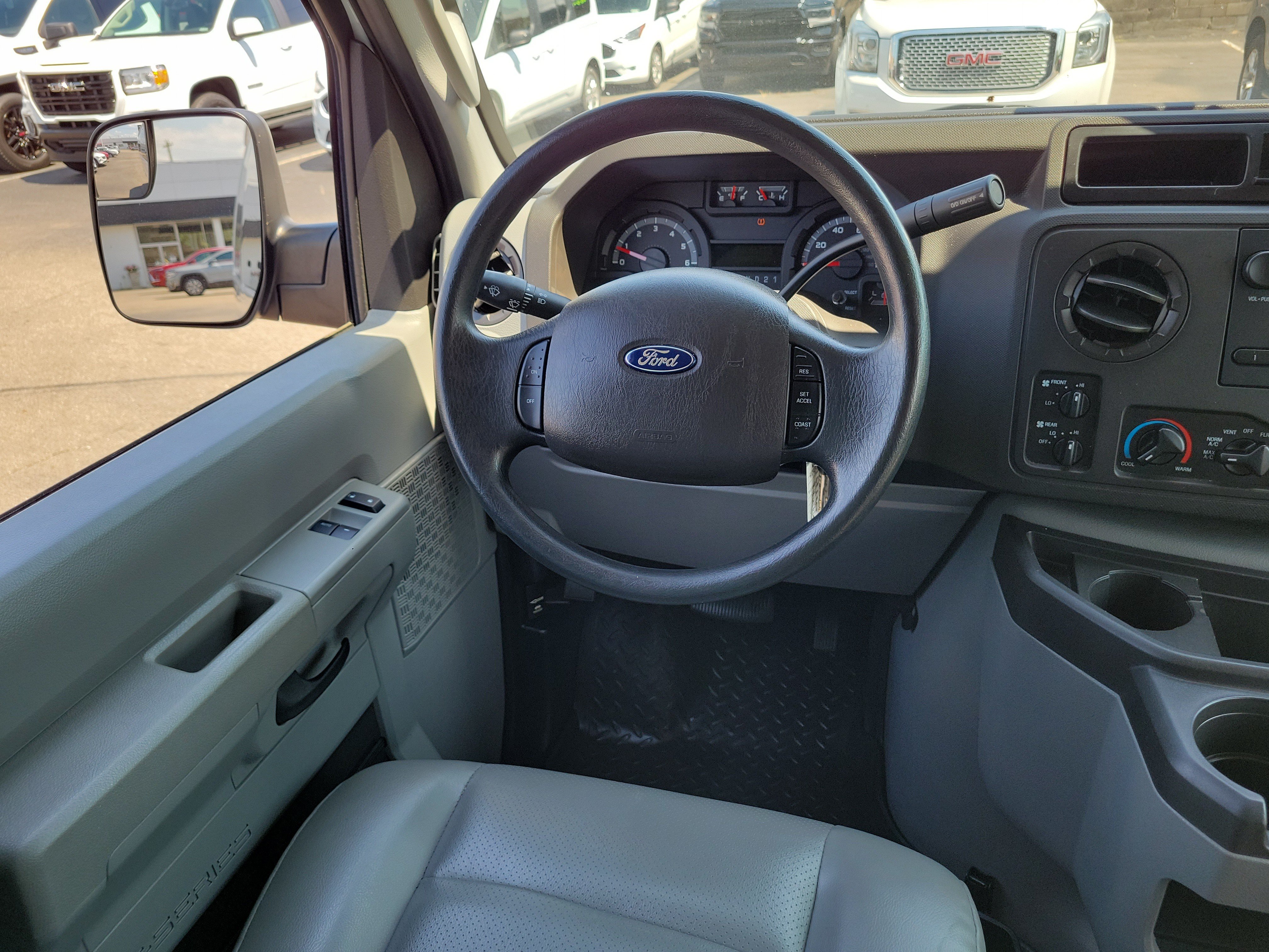 Used 2014  Ford XL image 11