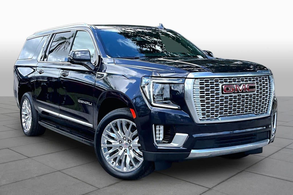 Used 2023 Silver GMC Denali image 3