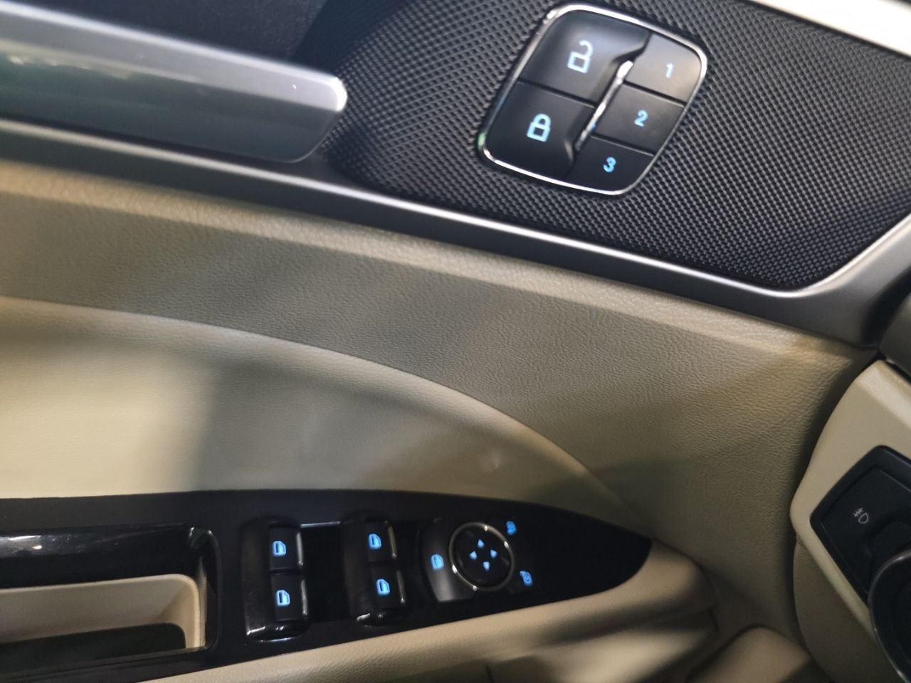 Used 2016 White Ford SE image 24