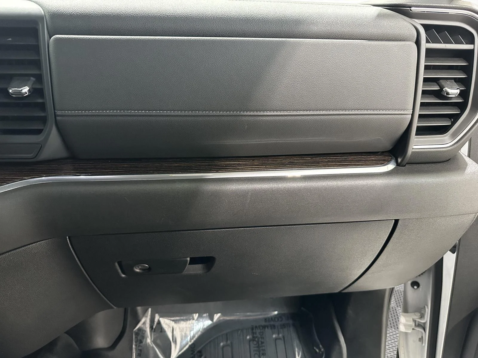 Used 2024 Summit White GMC Elevation image 28
