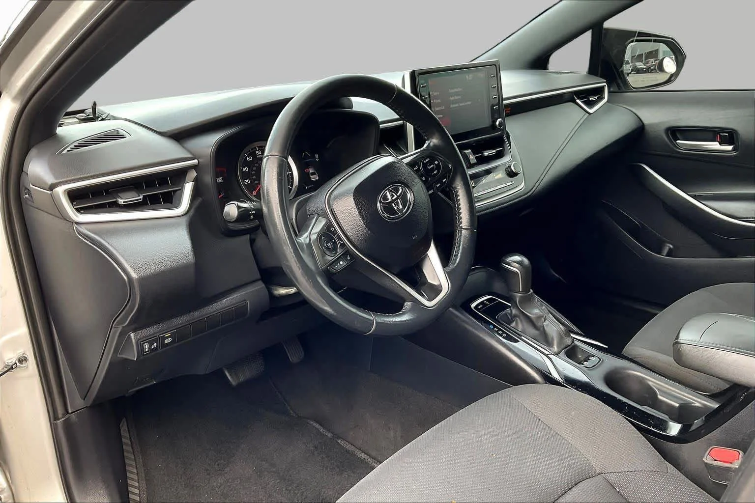 Used 2020 Classic Silver Metallic Toyota SE image 17