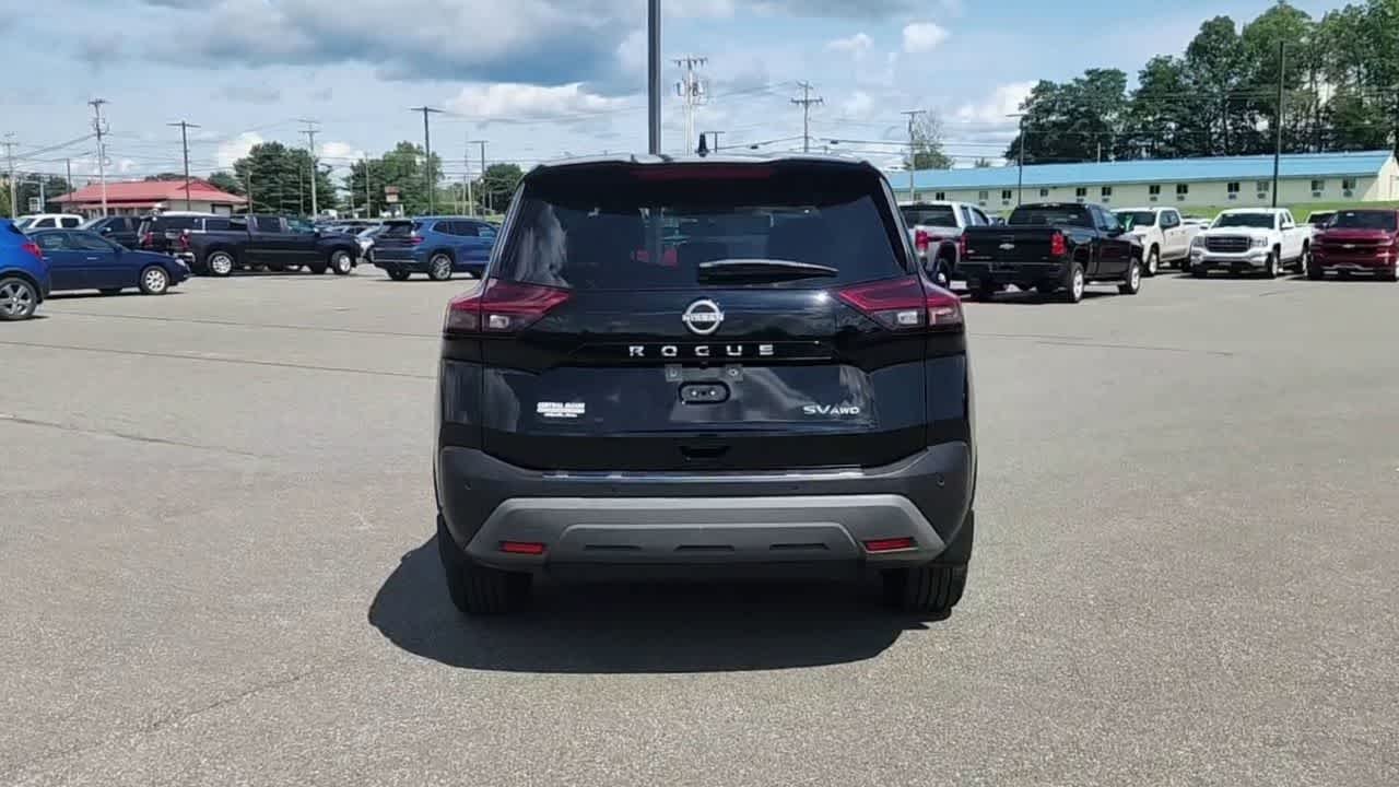 Used 2023  Nissan SV image 7