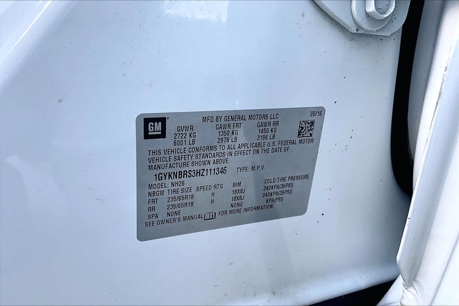 Used 2017 Crystal White Tricoat Cadillac Luxury FWD image 32