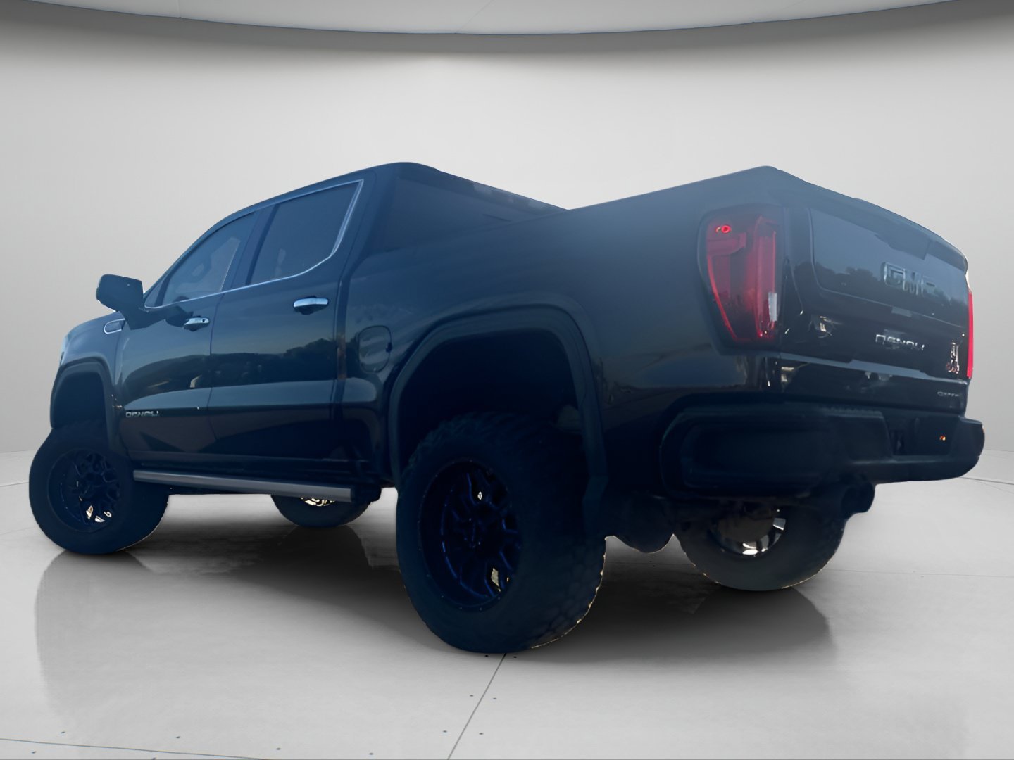 Used 2019 Onyx Black GMC Denali image 11