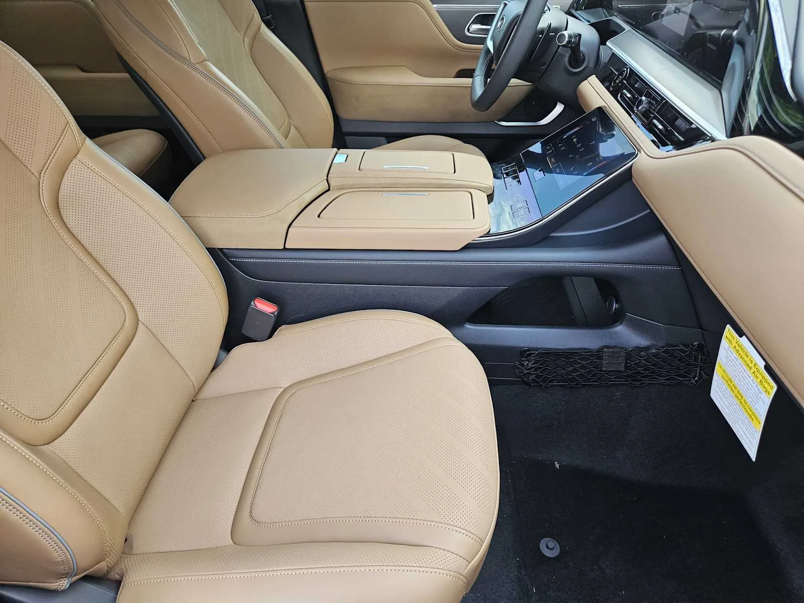New 2026 RADIANT WHITE INFINITI Luxe 2WD image 9