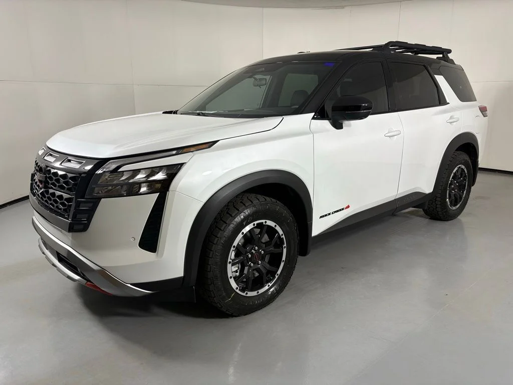New 2026 Everest White Pearl TriCoat / Super Black Two-tone Nissan Rock Creek® image 4