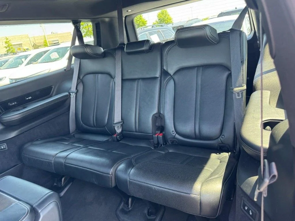 Used 2024 Black Jeep Base image 12