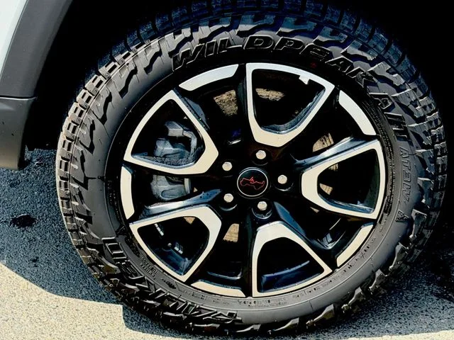 Used 2025 White Jeep Trailhawk image 17