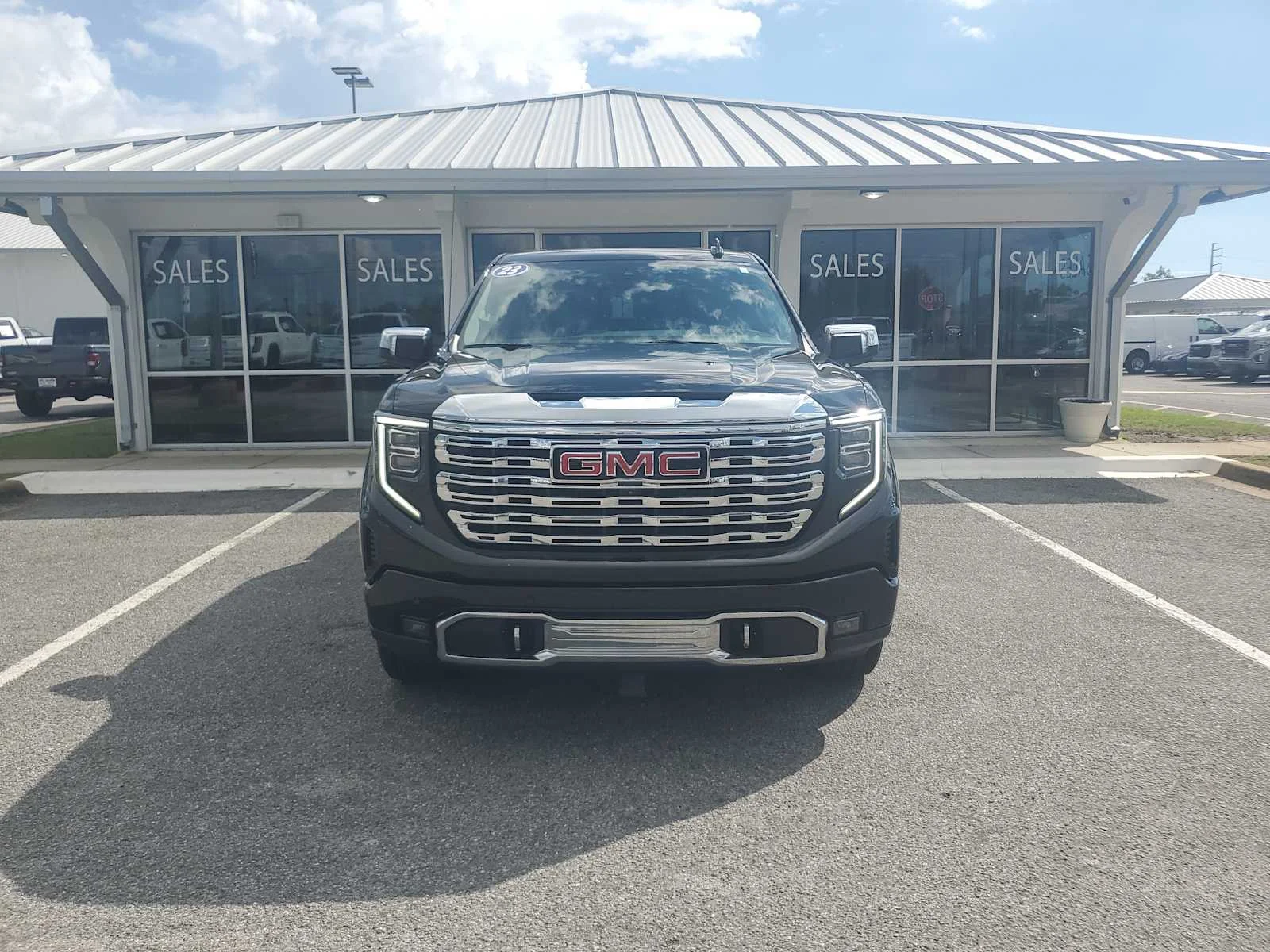 Used 2023 ONYX BLACK GMC Denali image 11