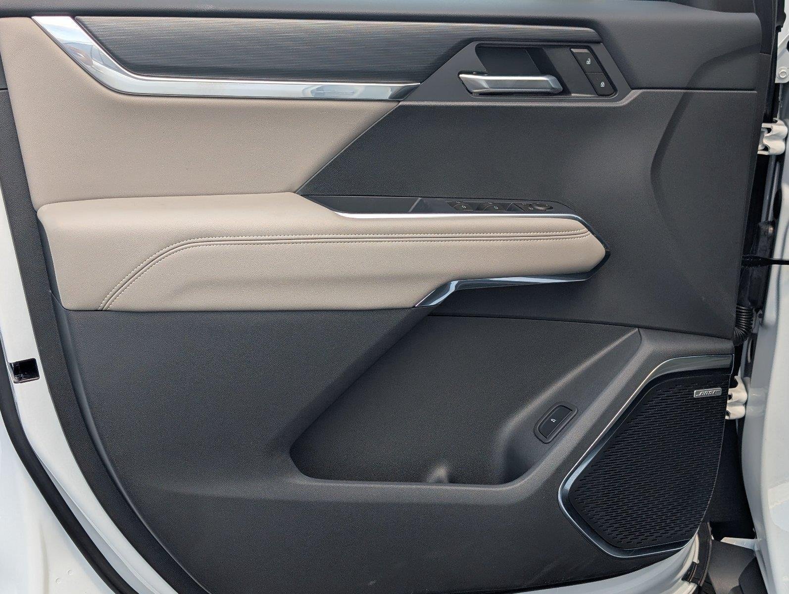New 2027 Summit White GMC Elevation image 10