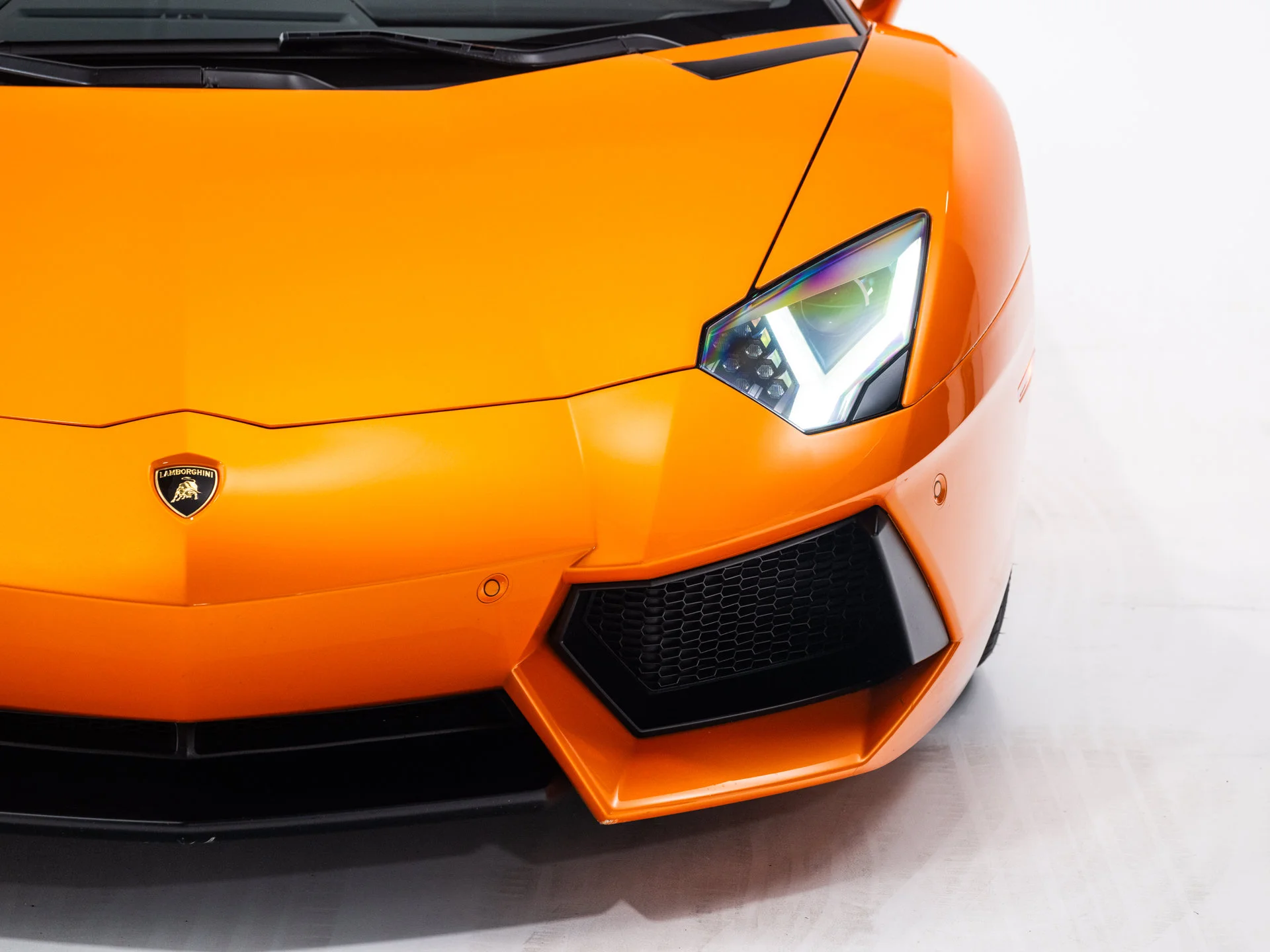 Used 2016 Arancio Atlas Pearl Effect Lamborghini LP700-4 image 17