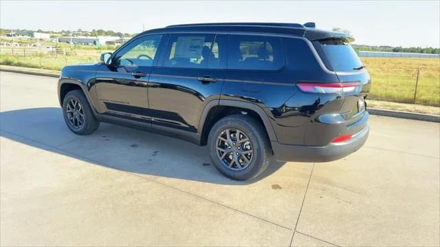 New 2027 High-Gloss Black Paint Jeep Laredo Altitude image 7