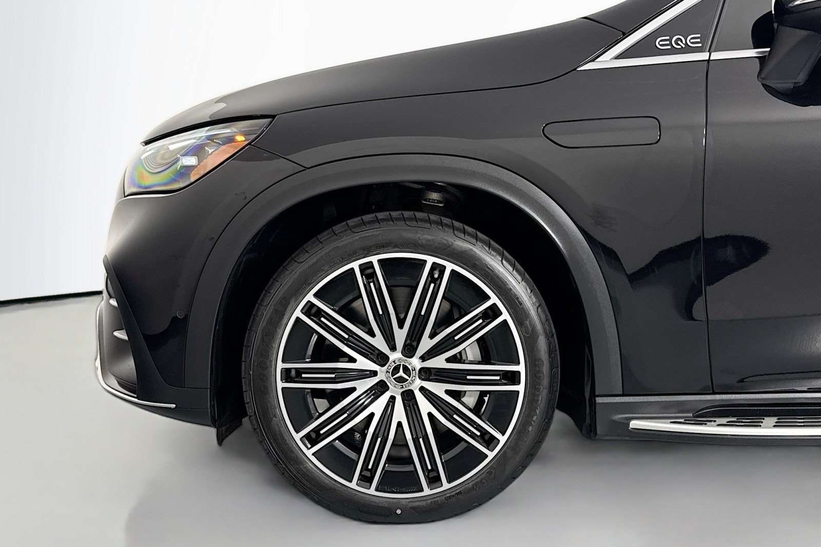 Used 2023 Obsidian Black Metallic Mercedes-Benz 500 image 9