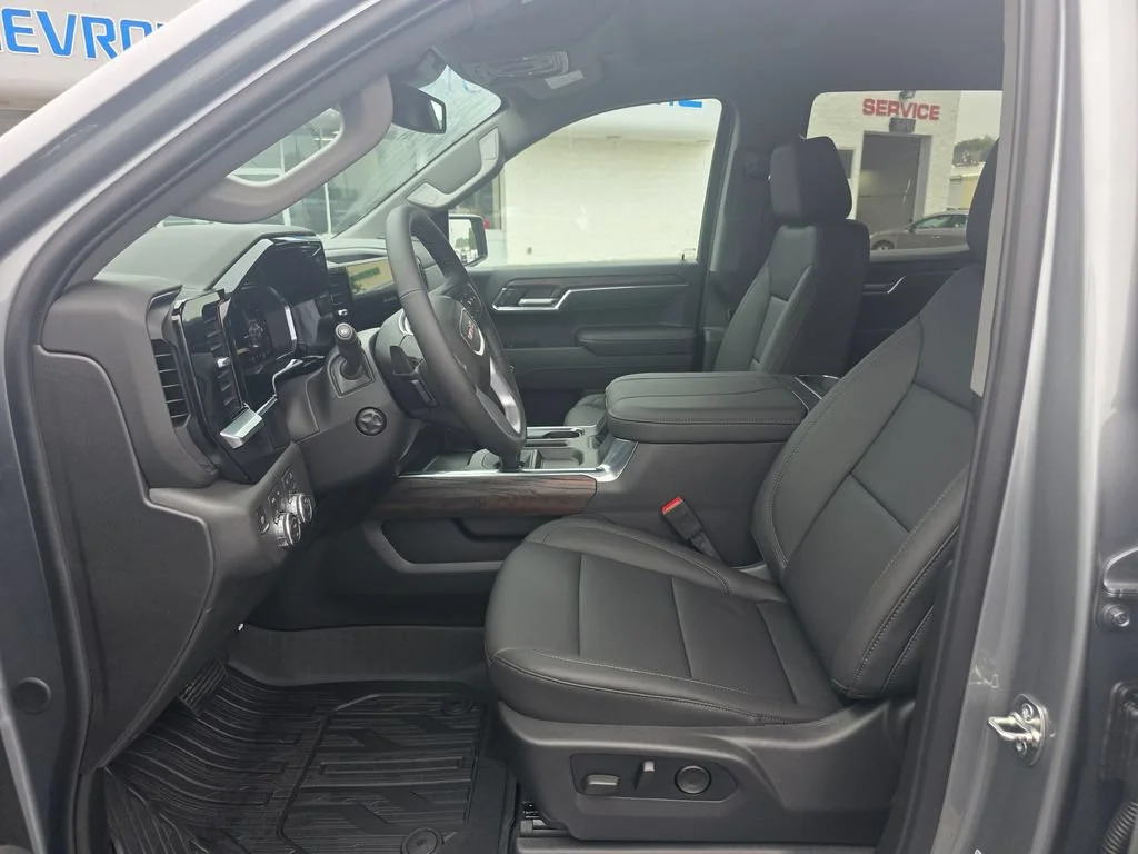 2026 GMC Sierra 1500 SLT - Photo 9