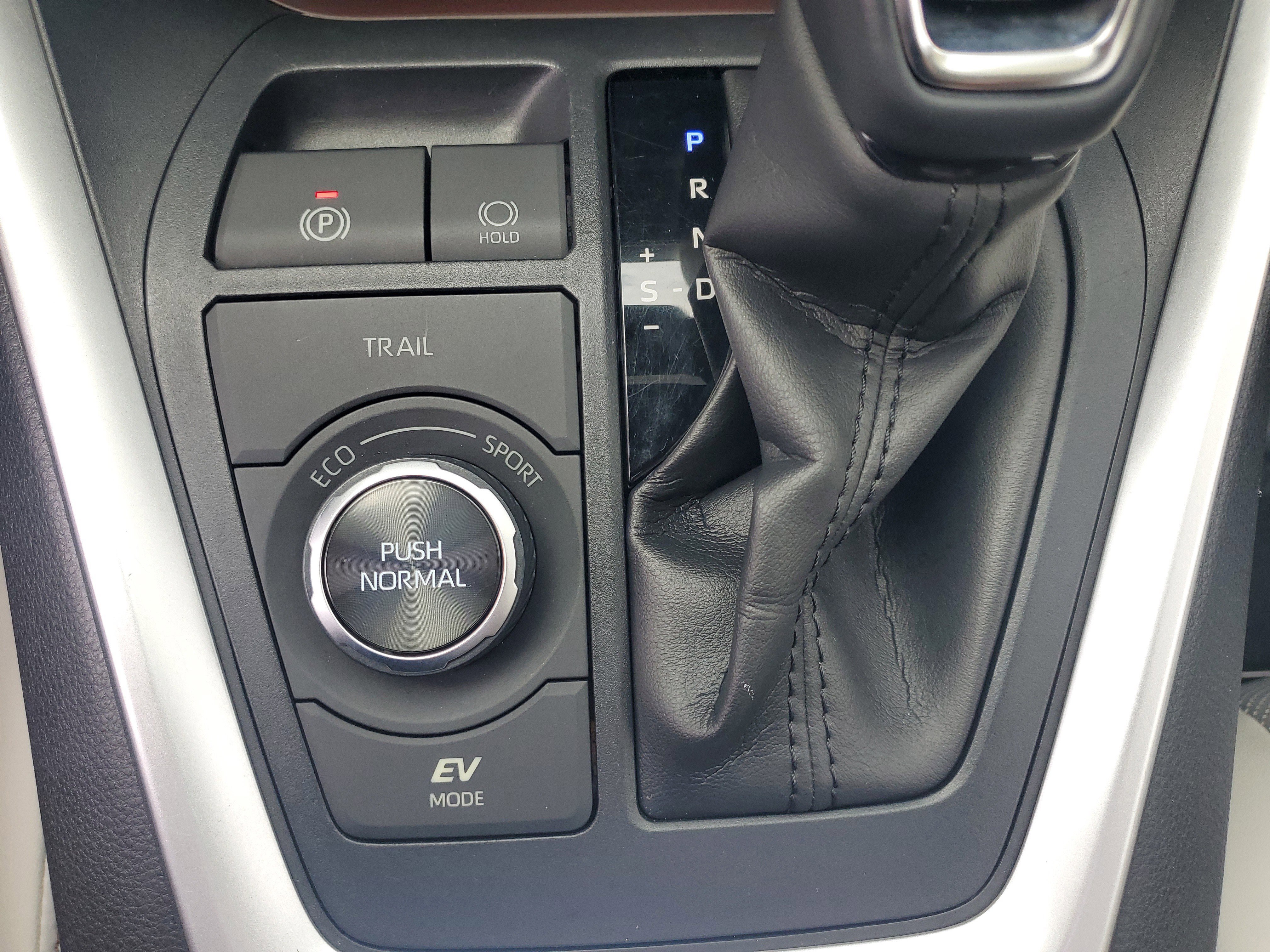 Used 2020 Blizzard Pearl Toyota Hybrid Limited image 31