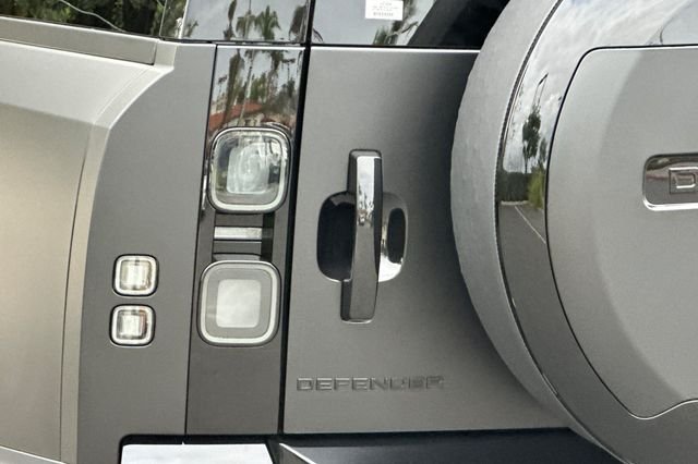 New 2026 Santorini Black Land Rover S image 25