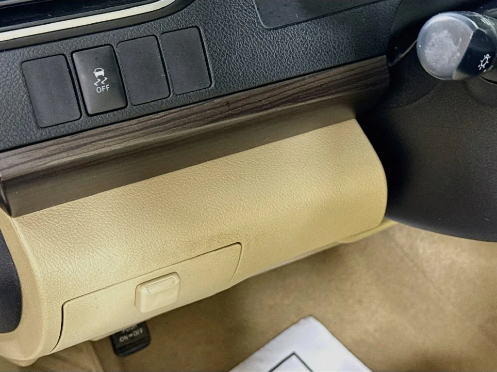 Used 2015 White Toyota XLE image 10