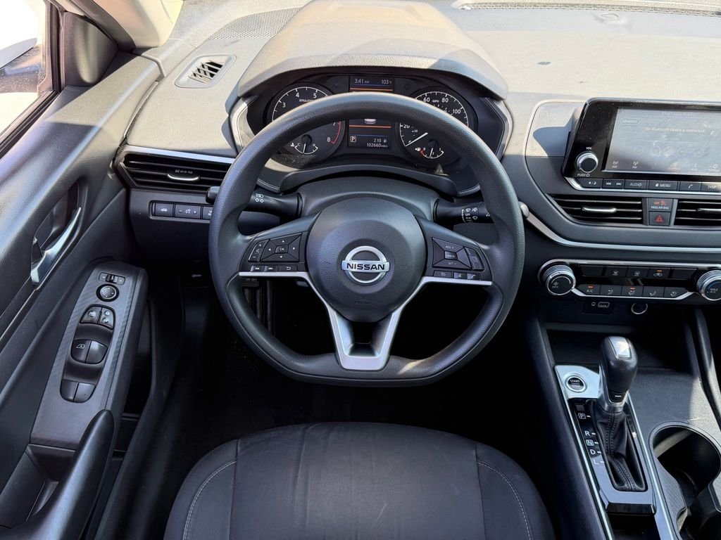Used 2021 White Nissan 2.5 S image 9