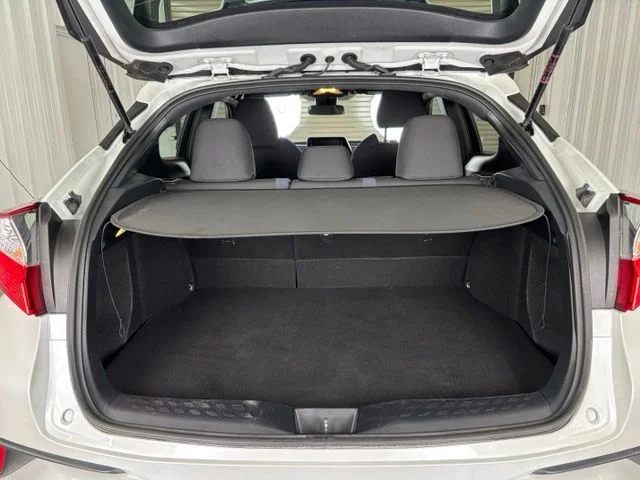 Used 2022 Pearl Toyota XLE image 11