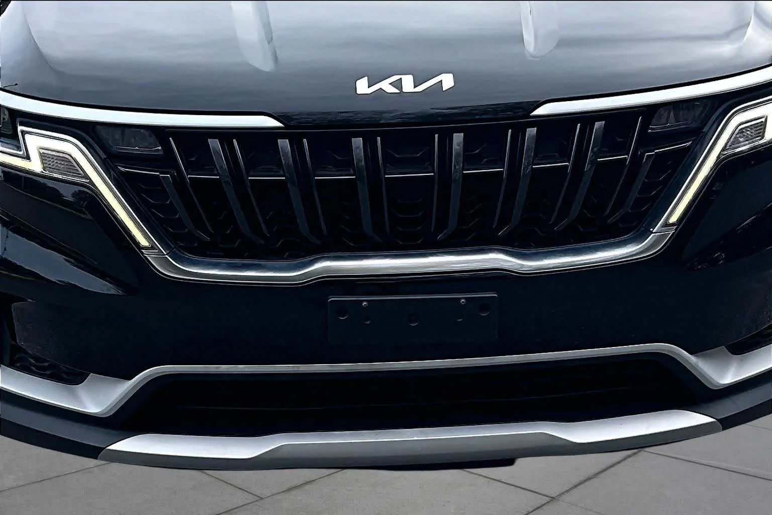 Used 2022 Aurora Black Kia LXS image 28