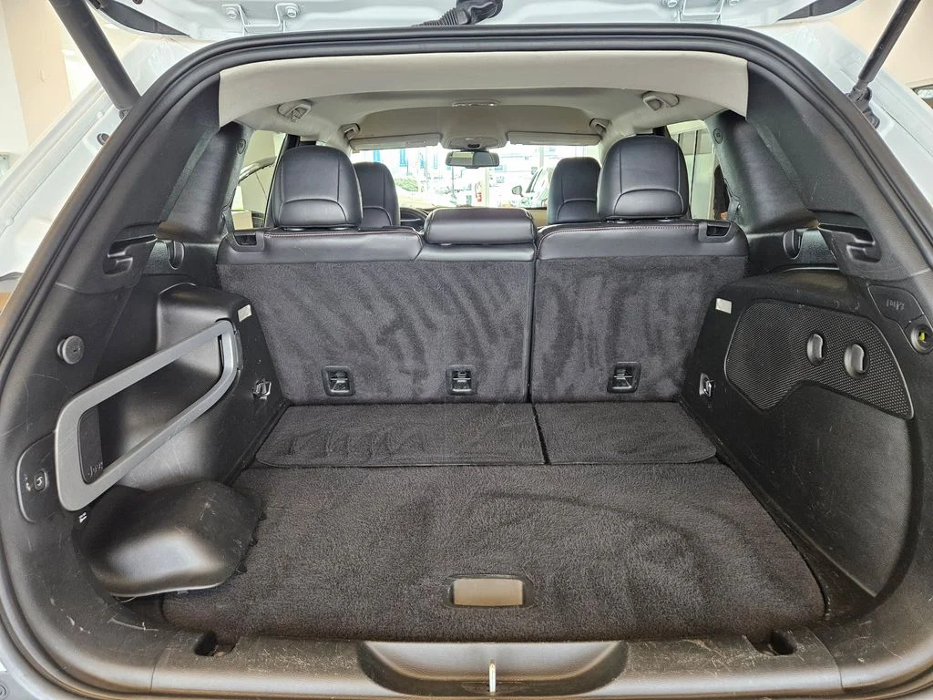 Used 2018 White Jeep Trailhawk image 13