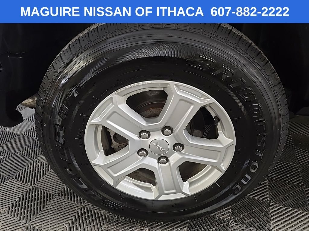 Used 2019 Gray Jeep Sport S image 13