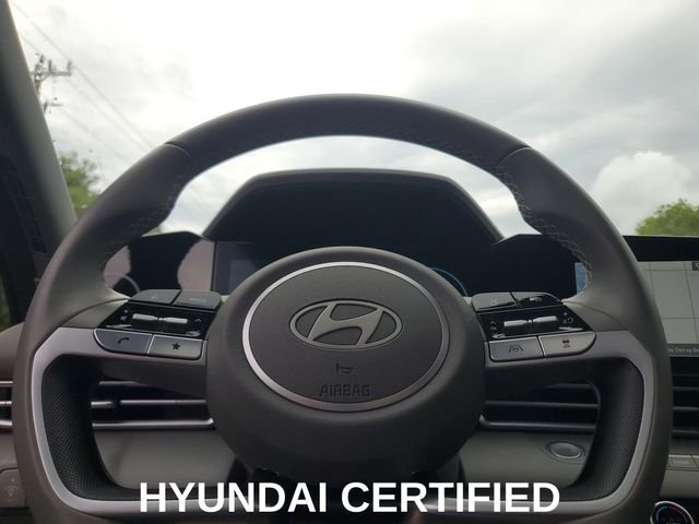 Used 2025 Red Hyundai SEL Convenience image 13