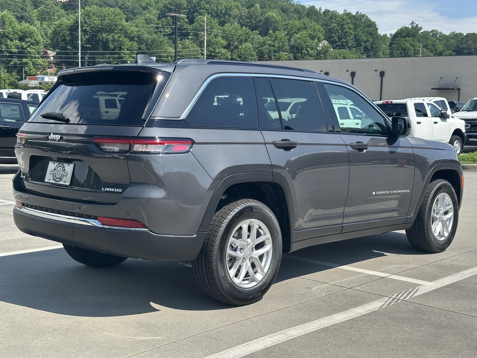 New 2026 Baltic Gray Metallic Clearcoat Jeep Laredo X image 7