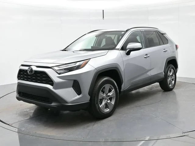 Used 2024 Silver Sky Metall Toyota XLE image 3