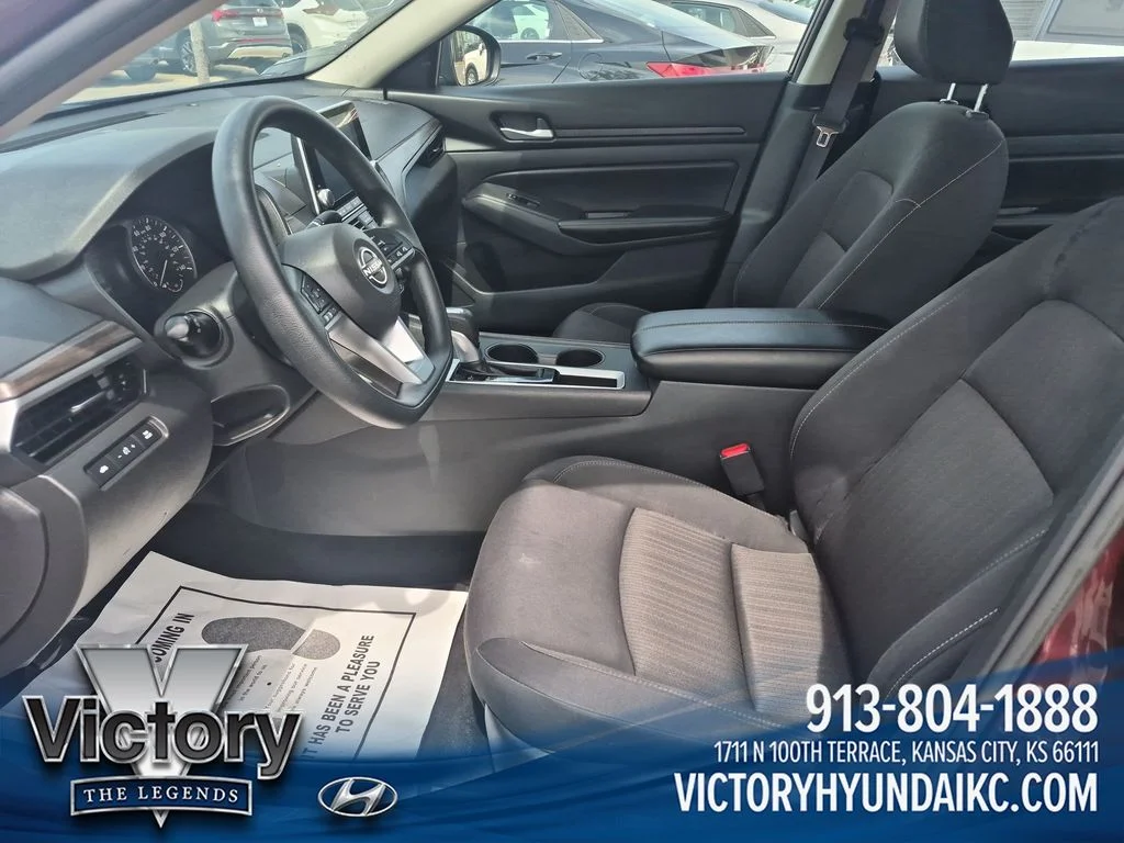 Used 2025 Red Nissan 2.5 SV image 9