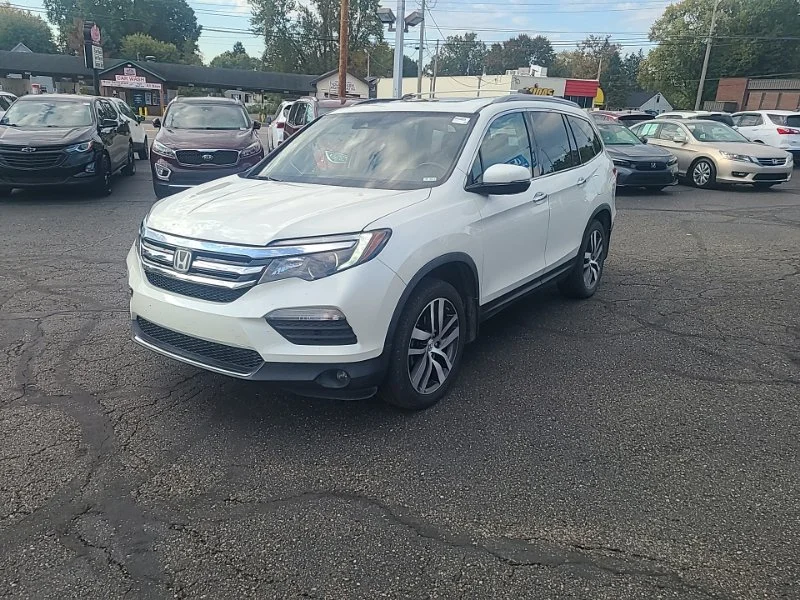Used 2017 White Honda Touring image 2