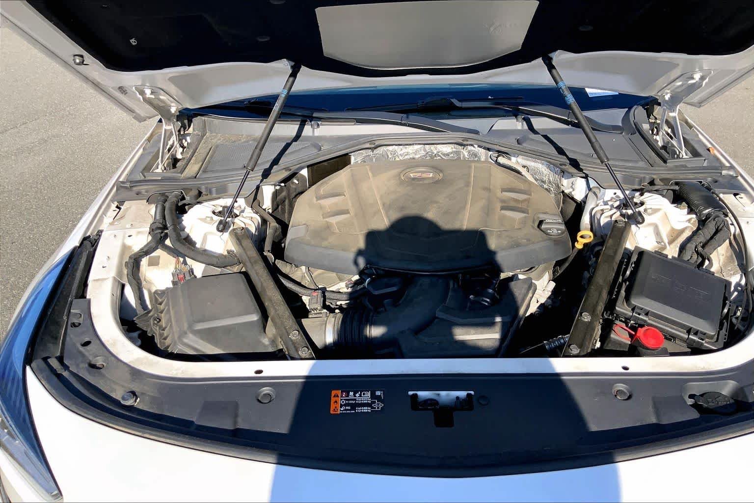 Used 2019 Crystal White Tricoat Cadillac Premium Luxury AWD image 32