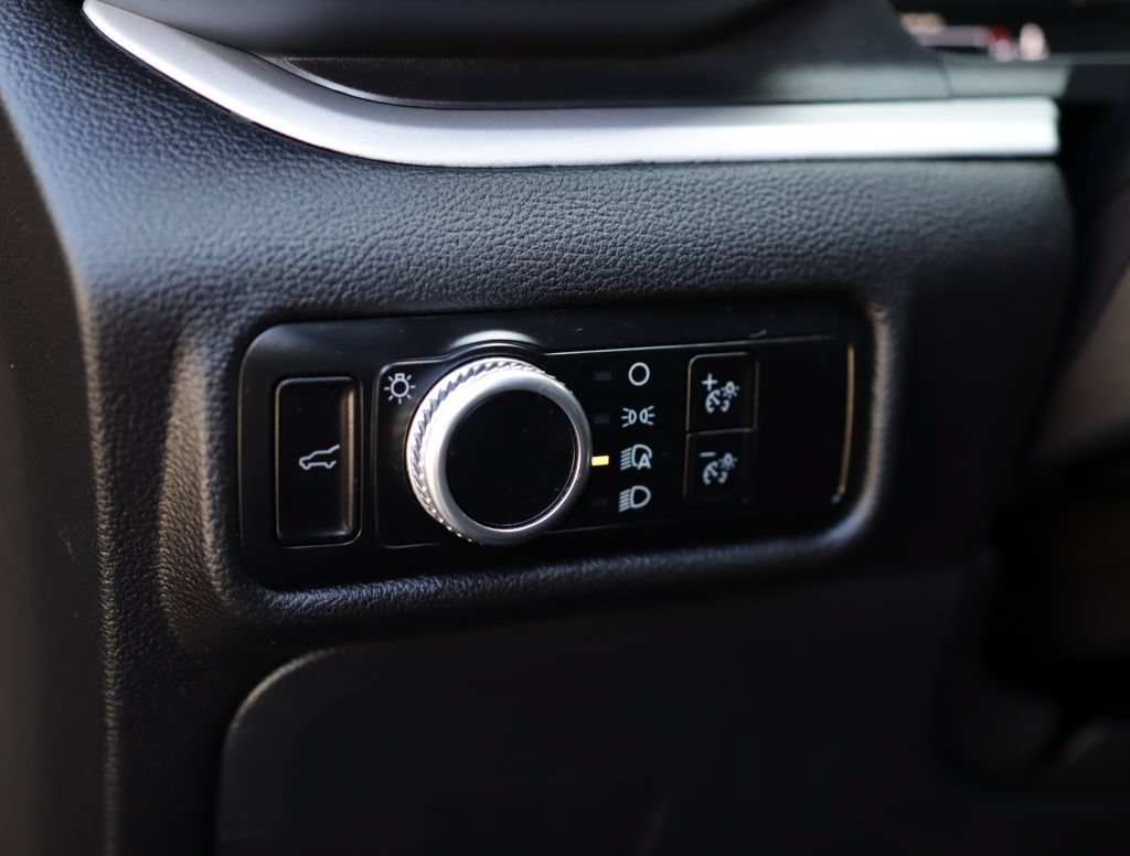 Used 2023 Black Ford XLT image 10