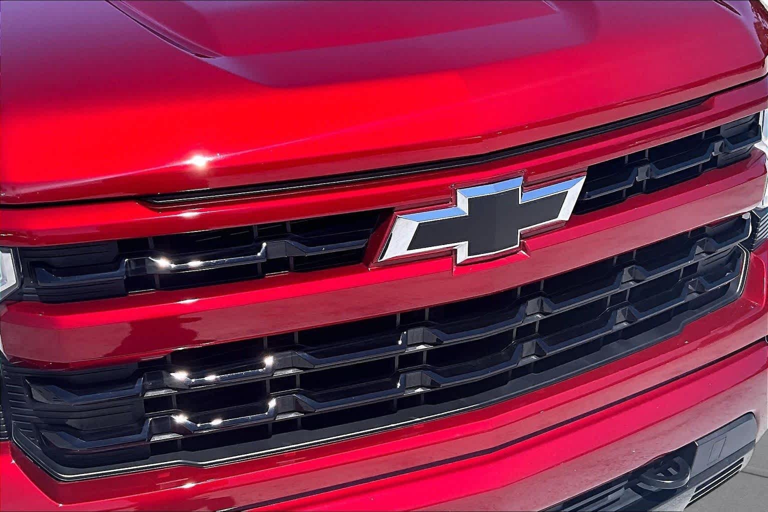 Used 2025 Radiant Red Tintcoat Chevrolet RST image 30
