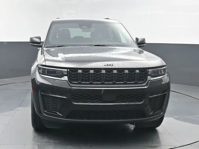 New 2026 Diamond Black Crystal Pearl-Coat Exterior Paint Jeep Altitude image 11