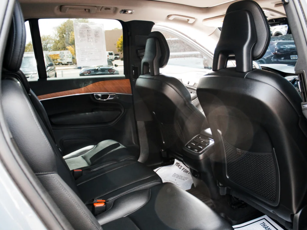 Used 2022 Thunder Grey Metallic Volvo Momentum image 27