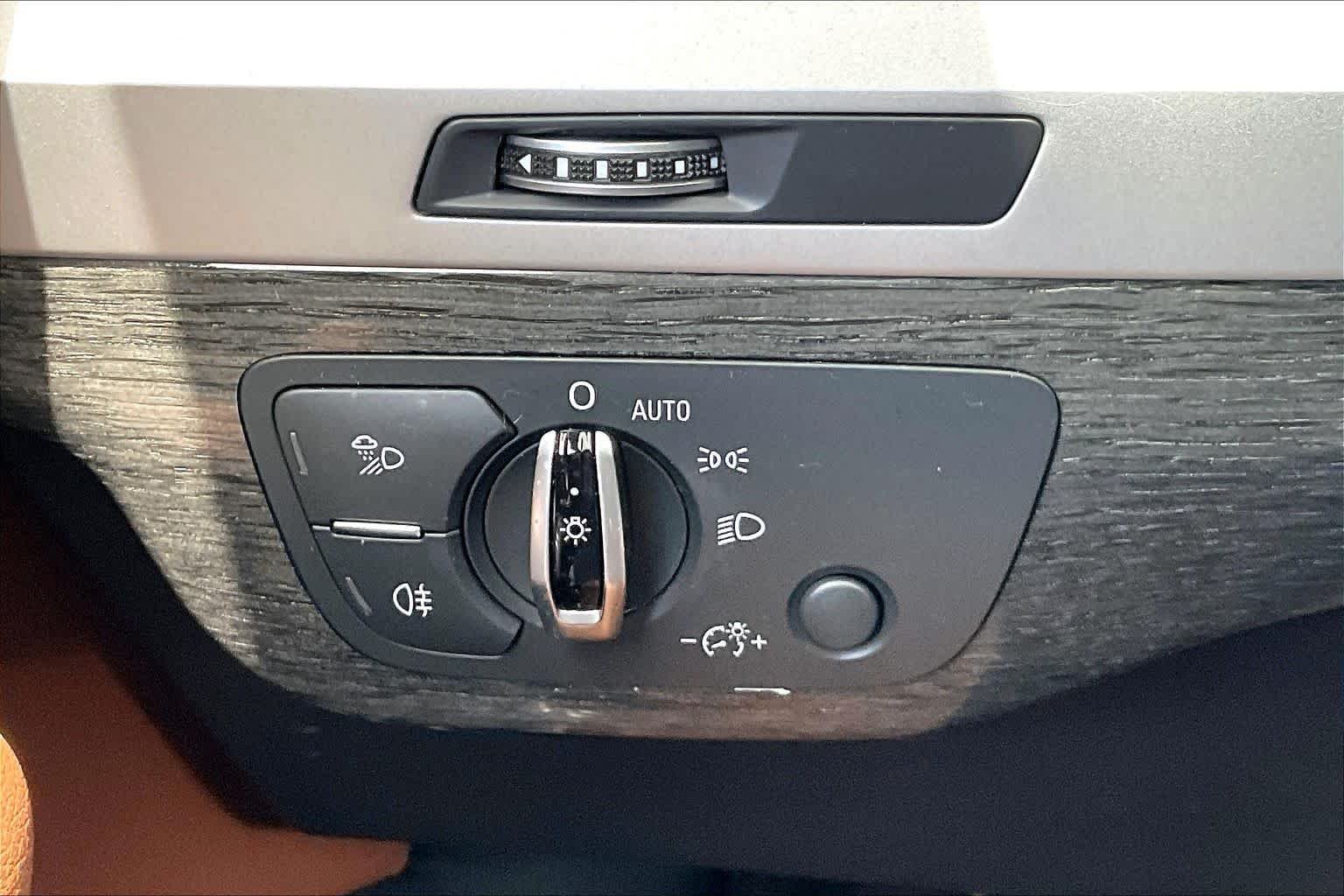 Used 2018 Florett Silver Metallic Audi Premium Plus image 34