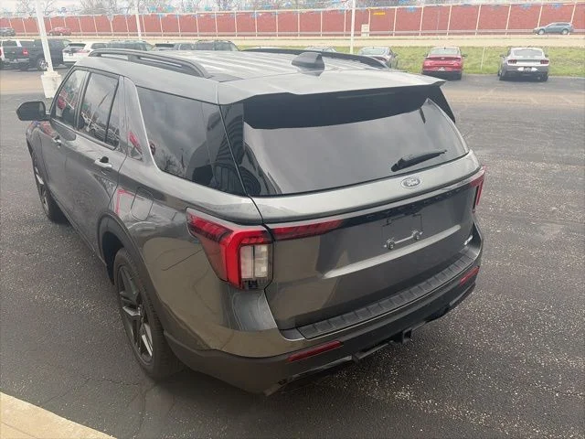 Used 2025 Gray Metallic Ford ST-Line image 6