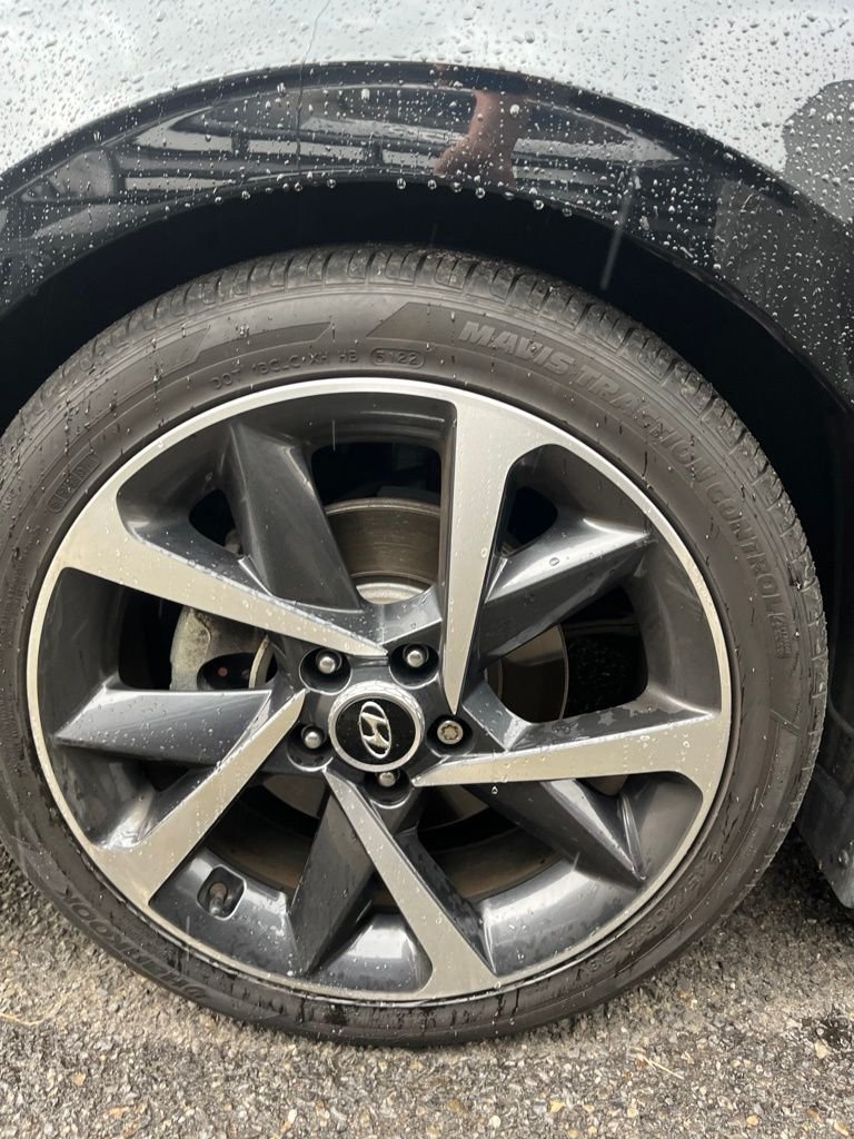Used 2021 Black Hyundai SEL Plus image 6