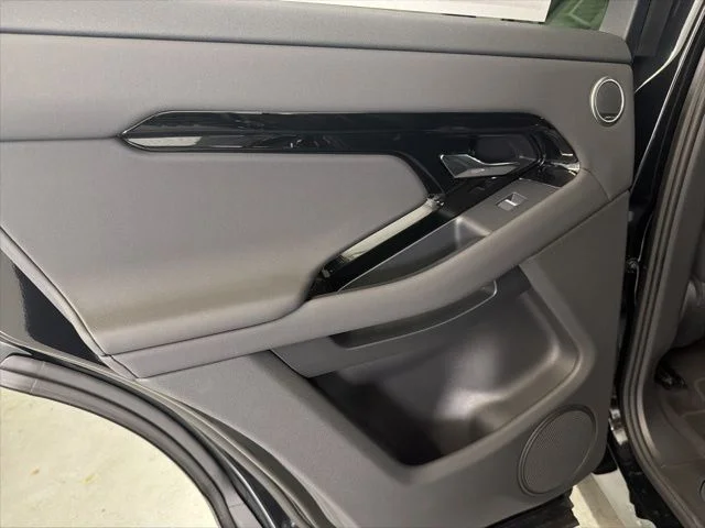 New 2026 Santorini Black Metallic Land Rover Dynamic image 14