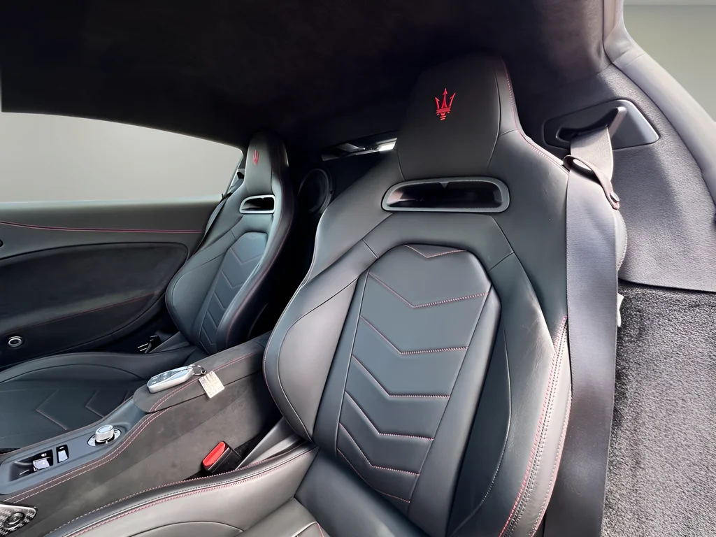 Used 2022 Blue Maserati Base image 22