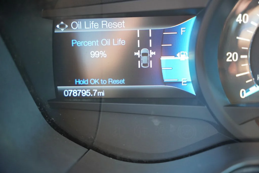 Used 2020 Blue Ford SE image 31