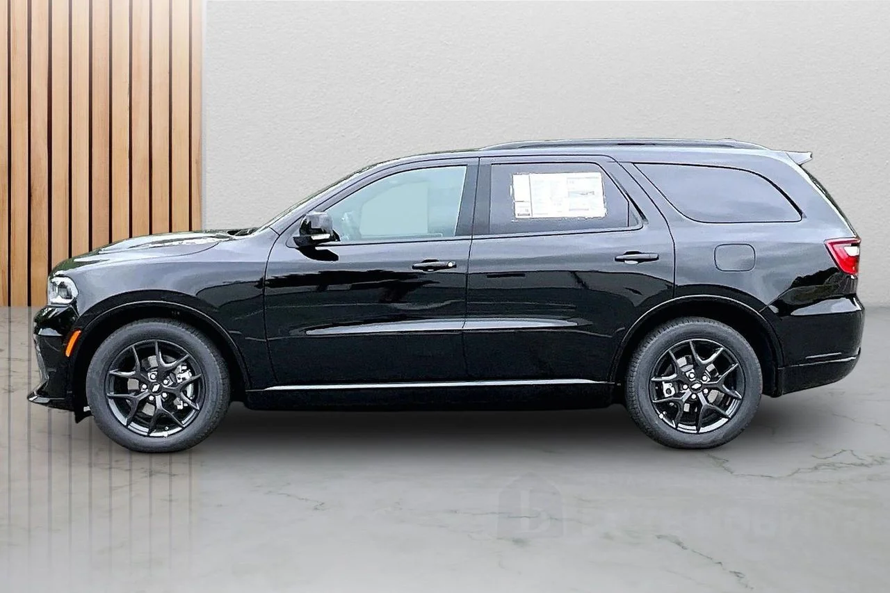 New 2026 Diamond Black Clear-Coat Exterior Paint Dodge GT Plus HEMI V8 image 6
