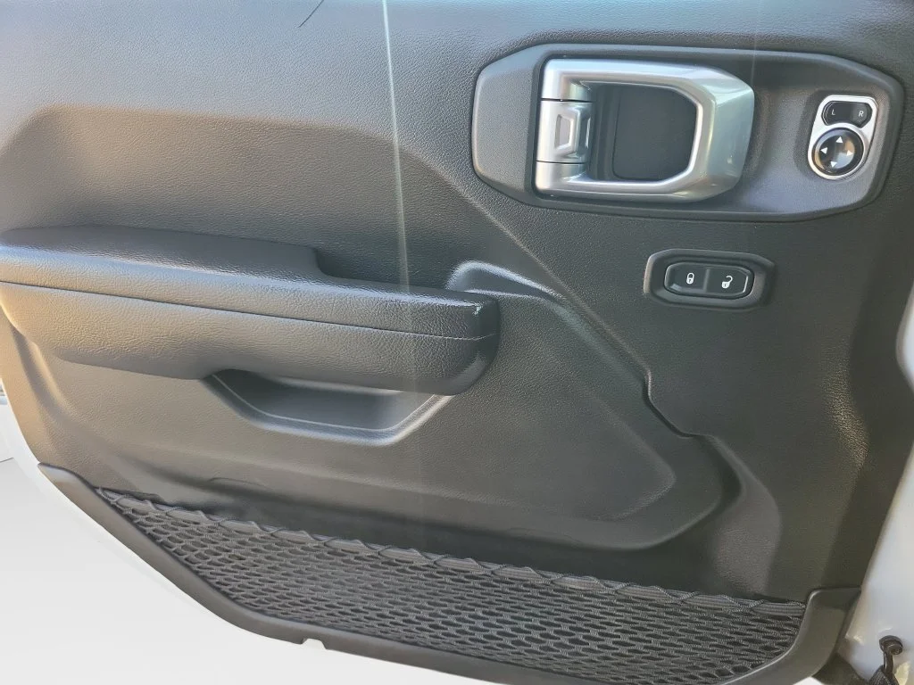 Used 2024 White Jeep Rubicon 4xe image 28