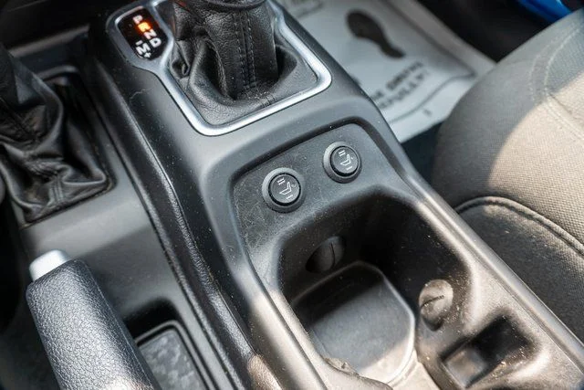 Used 2022 Blue Jeep Sport image 27
